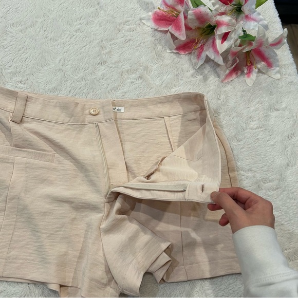 Timing - Lightweight Cream Shorts - Large - Picture 3 of 10